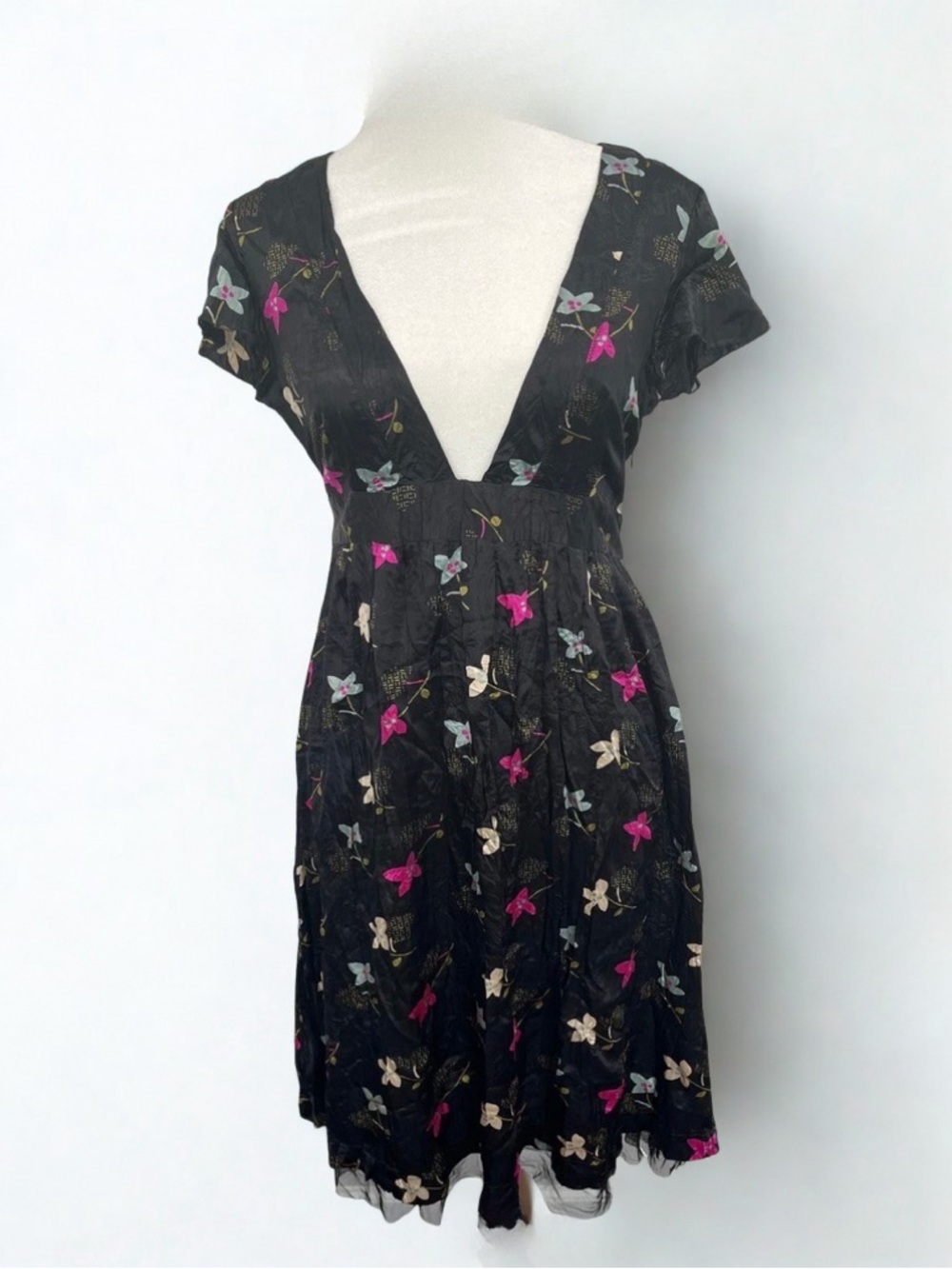Free People 100% SILK Stunning Floral Dress lined w tulle fabric at hem NEW!